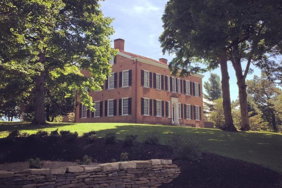 Bourbon Manor Bed & Breakfast Inn 巴兹敦 外观 照片