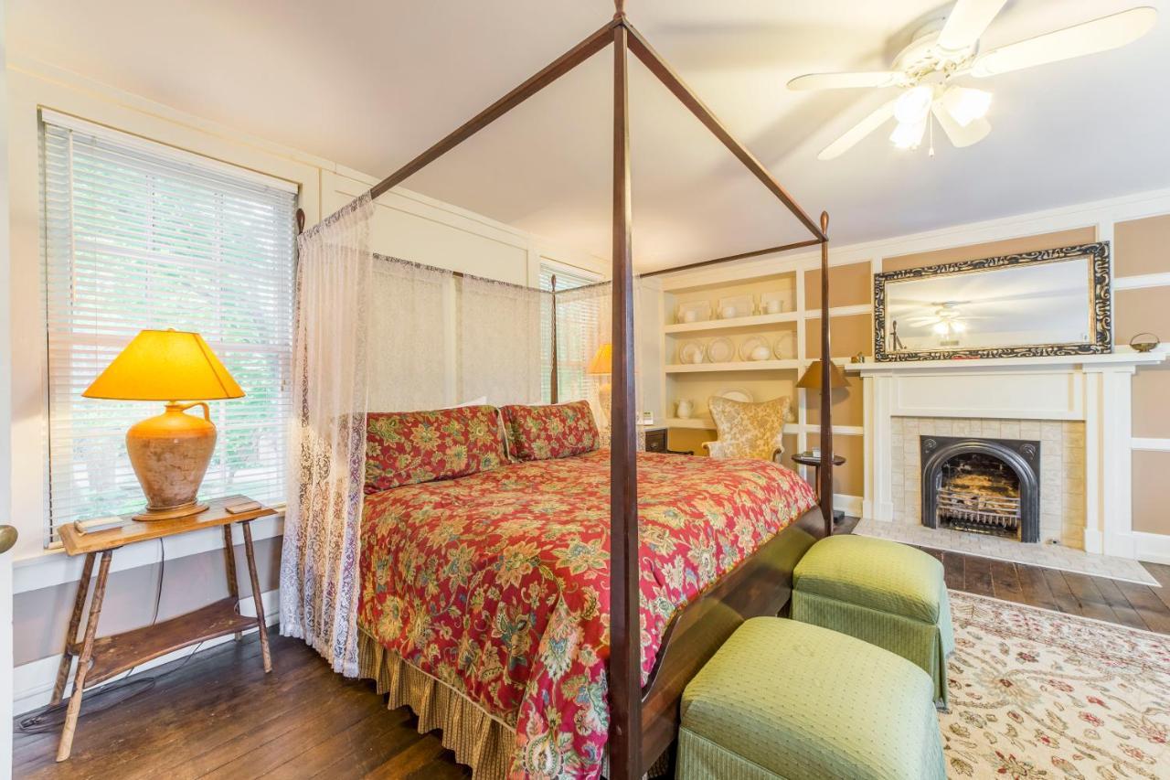 Bourbon Manor Bed & Breakfast Inn 巴兹敦 外观 照片