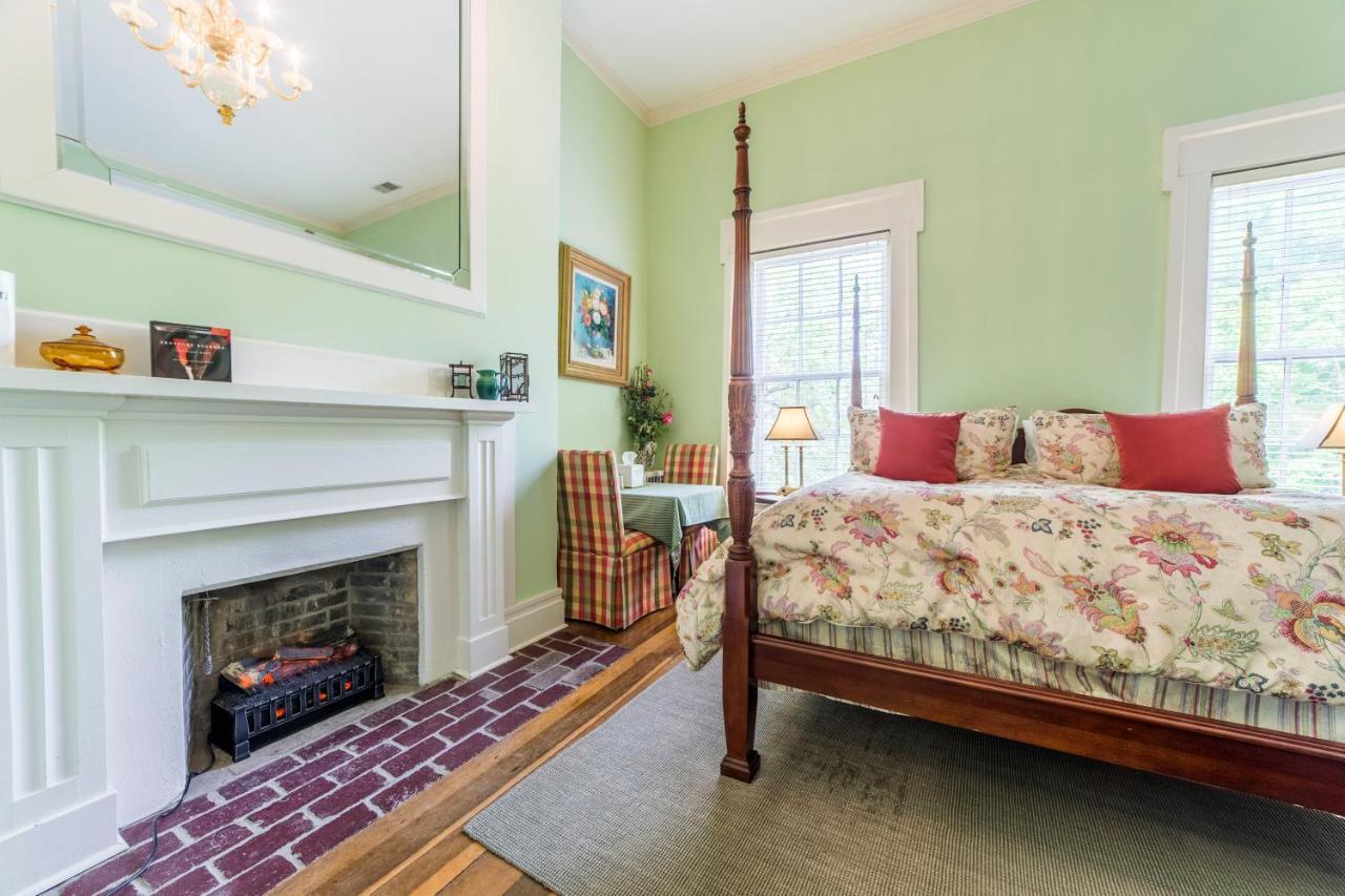 Bourbon Manor Bed & Breakfast Inn 巴兹敦 外观 照片