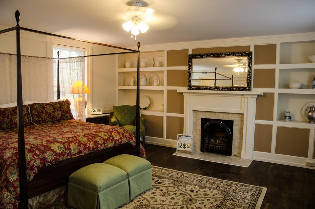 Bourbon Manor Bed & Breakfast Inn 巴兹敦 客房 照片