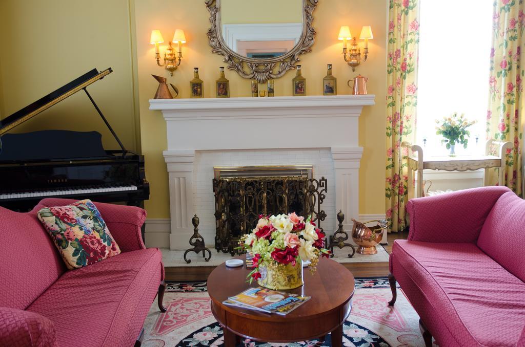 Bourbon Manor Bed & Breakfast Inn 巴兹敦 外观 照片