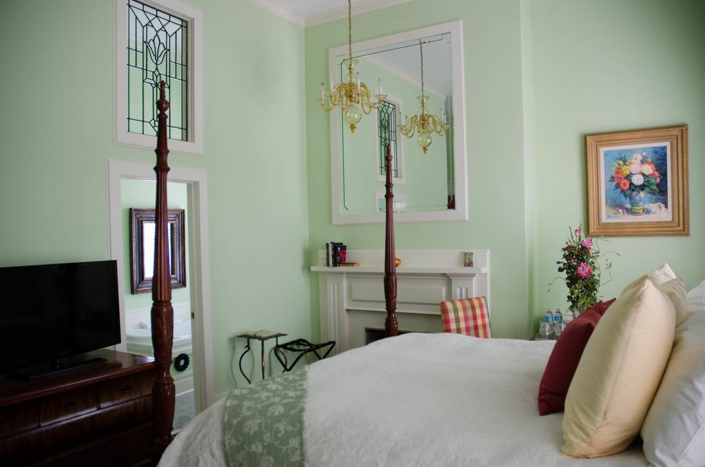 Bourbon Manor Bed & Breakfast Inn 巴兹敦 客房 照片