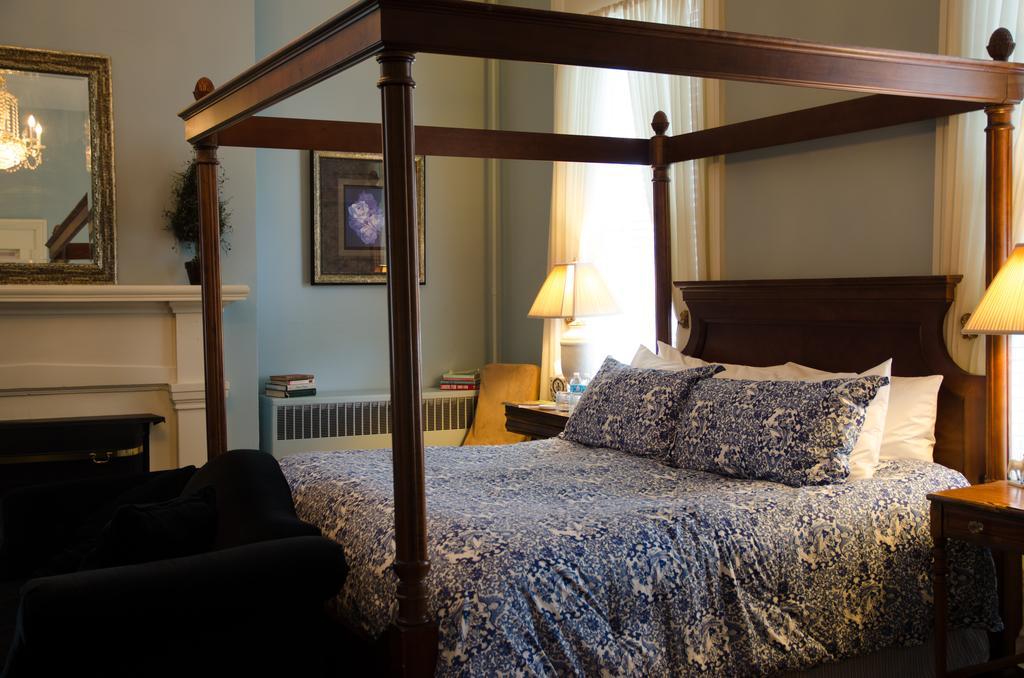 Bourbon Manor Bed & Breakfast Inn 巴兹敦 客房 照片