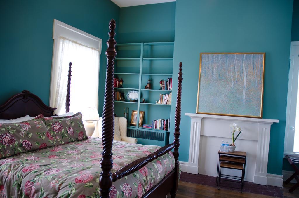 Bourbon Manor Bed & Breakfast Inn 巴兹敦 外观 照片