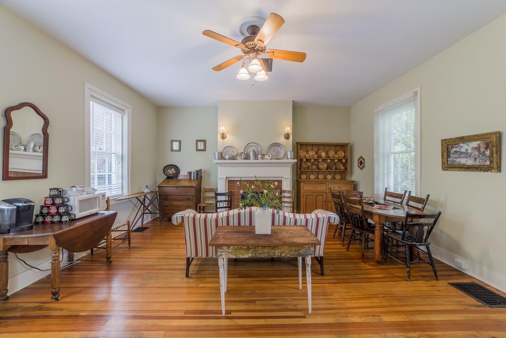 Bourbon Manor Bed & Breakfast Inn 巴兹敦 外观 照片