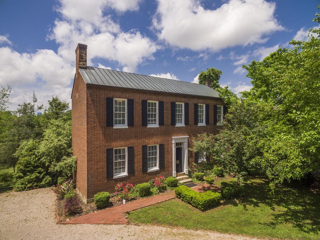 Bourbon Manor Bed & Breakfast Inn 巴兹敦 外观 照片