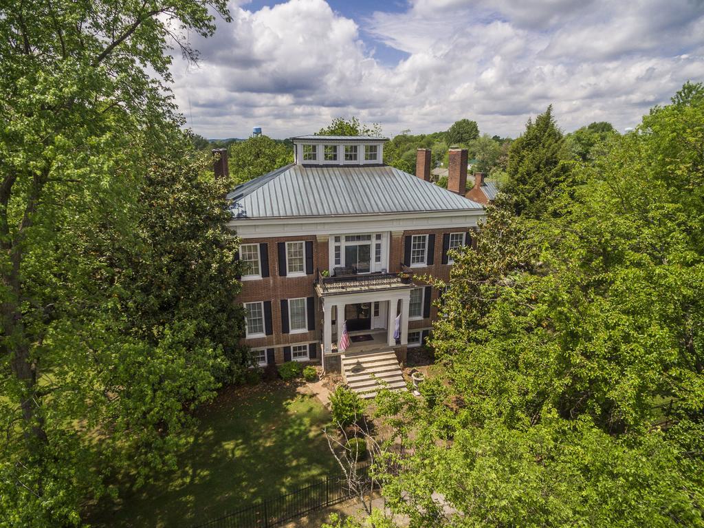 Bourbon Manor Bed & Breakfast Inn 巴兹敦 外观 照片